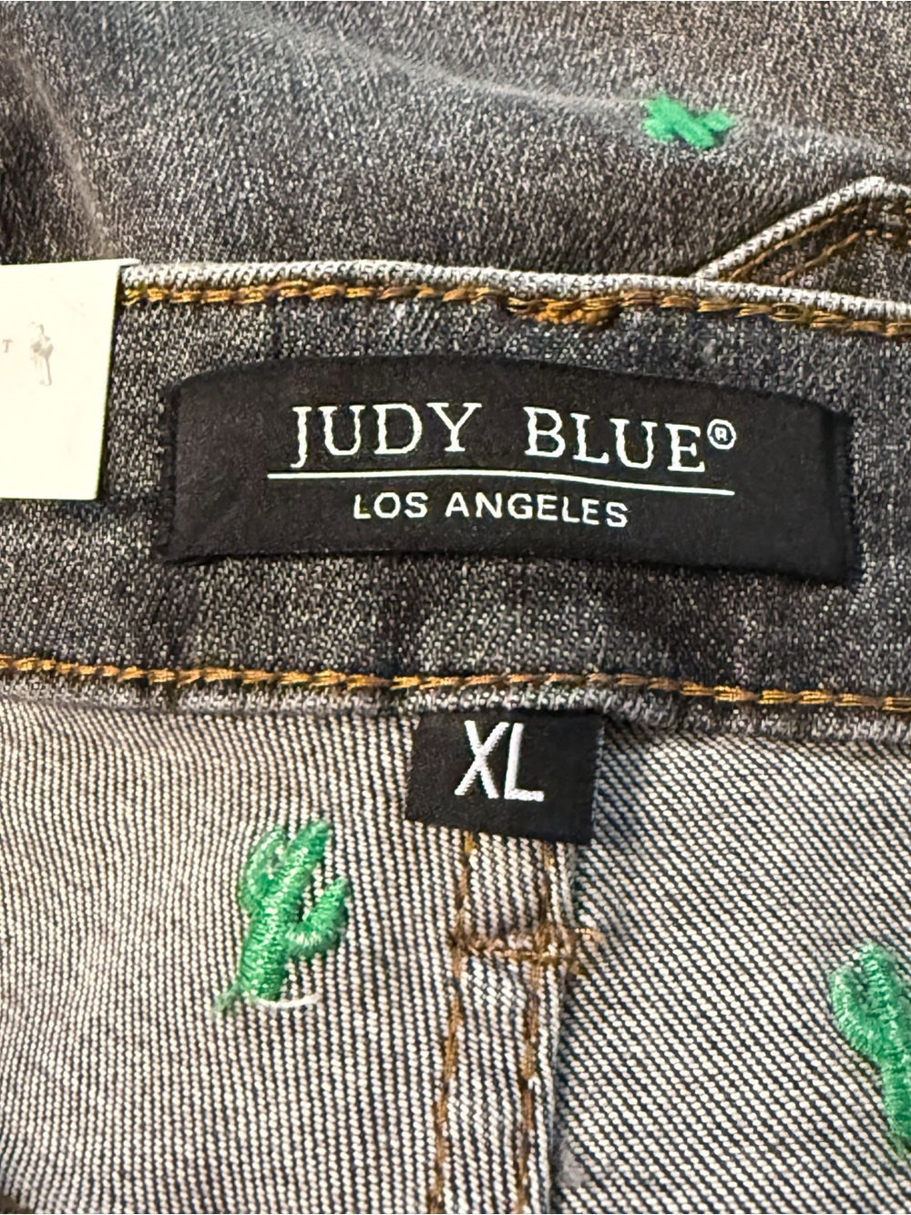Judy Blue NWT Cactus Embroidered Denim Shorts XL Gray Raw Hem - Picture 13 of 17